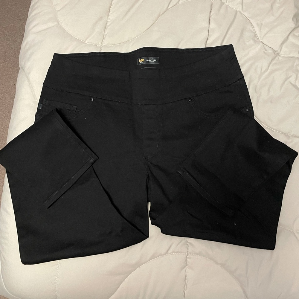 Lee PLUS  slim fit, skinny leg, mid rise, pull on, black jeans 18W Petite